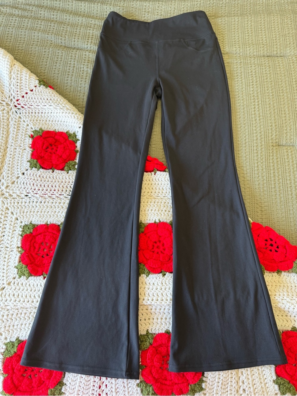 Halara DayStretch High Waisted Pocket Flare Yoga Leggings